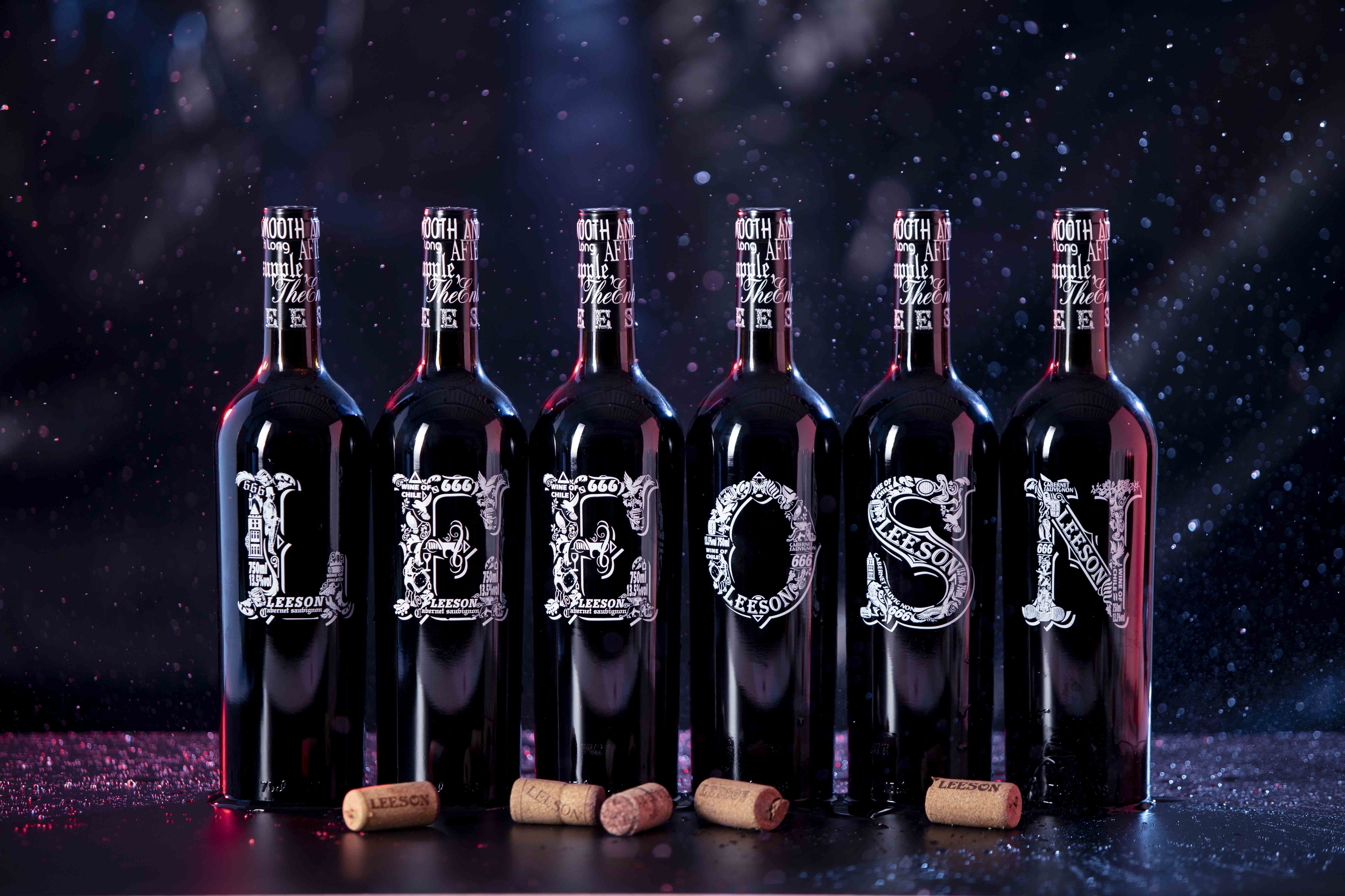 The brand LEESON red wine of Y